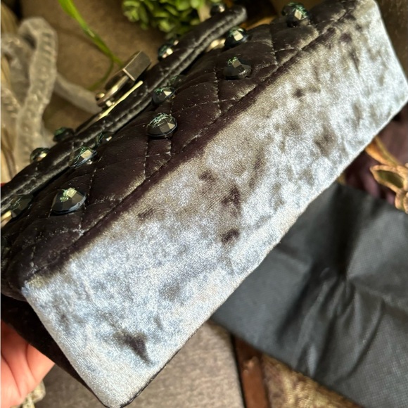 Authentic KURT GEIGER LONDON Velvet magnetic closure convertible Crosby/shoulder - Picture 9 of 16